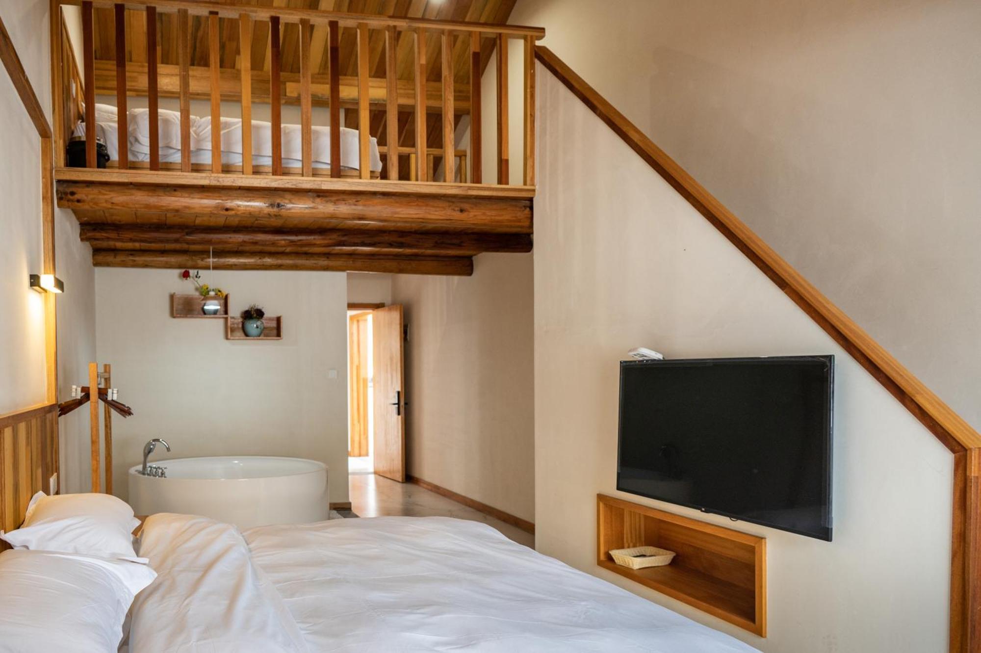 Tingjian Musu Private Soup Design Homestay - South Gate Of Wuzhen Xizha Scenic Area Тунсян Экстерьер фото